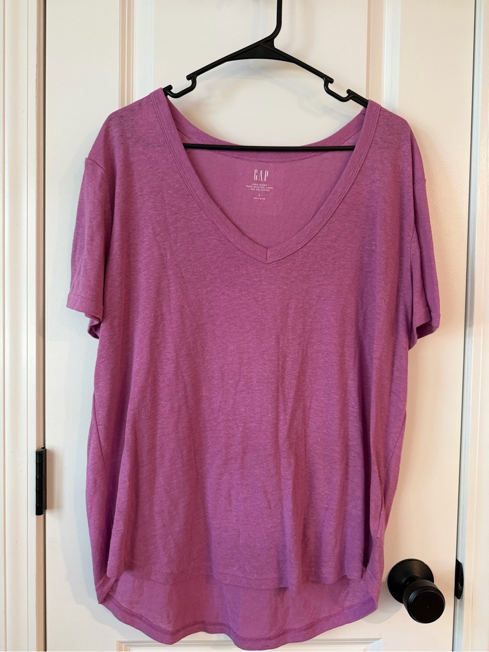 GAP | Women's V-Neck Linen Blend Short Sleeve Tee - Purple/Lilac - Size L